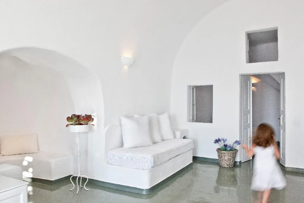 SUITE CAPACITY 4 Room, Cliffside Suites, Santorini