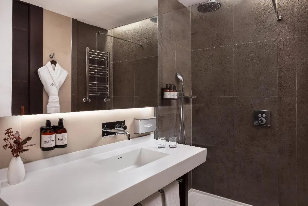 JUNIOR SUITE STANDARD Room, NH Collection Barcelona Gran Hotel Calderón, Barcelona