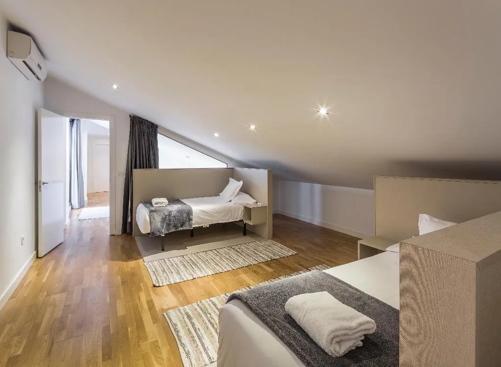 APARTMENT FOUR BEDROOMS Room, Mon Suites Catedral, Valencia