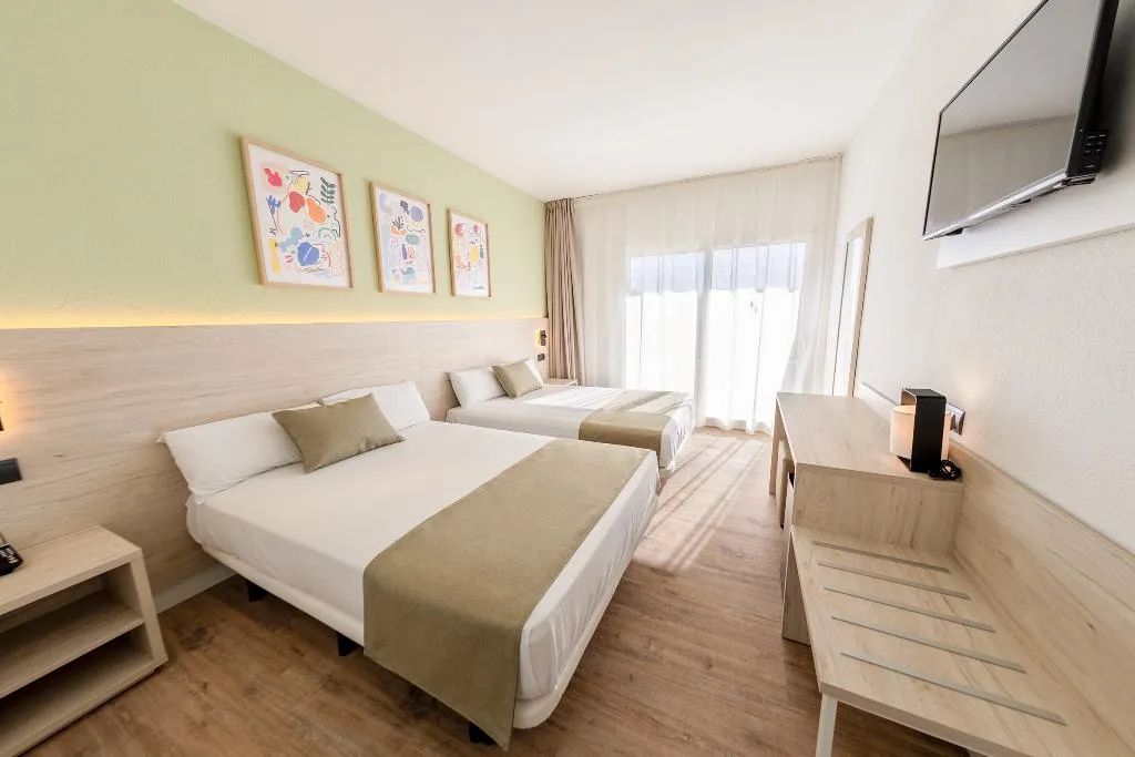 QUADRUPLE POOL VIEW Room, Jaime I, Costa Dorada