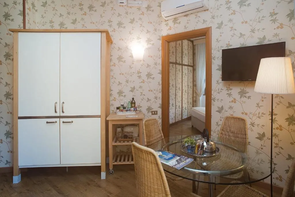 APARTMENT CAPACITY 4 Room, Residenza Echia, Naples