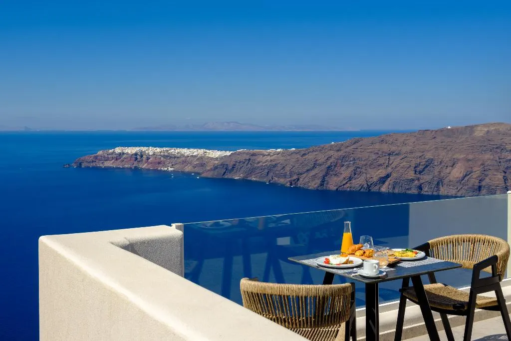 TRIPLE ONE BEDROOM ONE BATHROOM Room, Andromeda Villas, Santorini