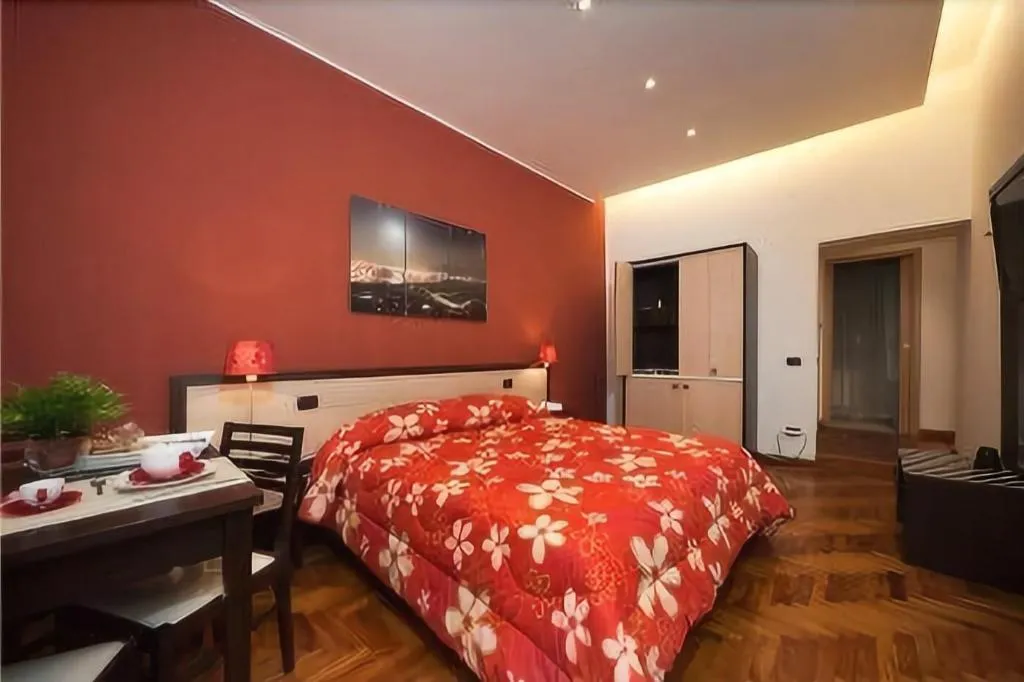 Room, Bed & Breakfast Chiaia 32, Naples