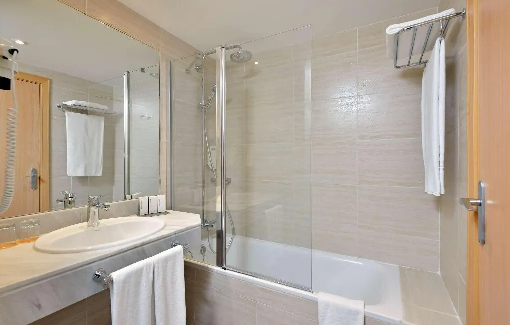 Room, Sol Palmanova-Mirlos Tordos, Majorca