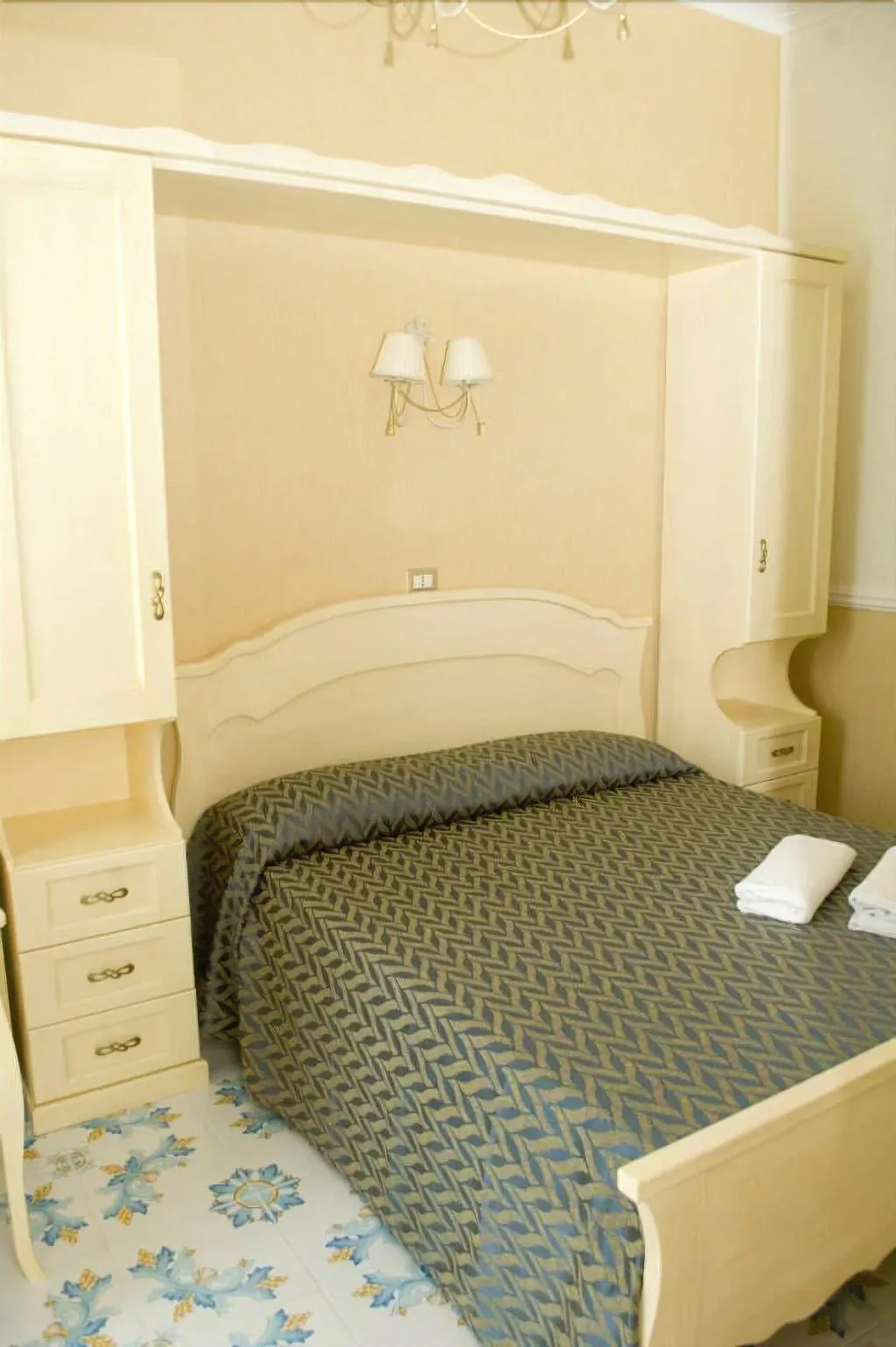 Room, Bed And Breakfast Medea, Naples
