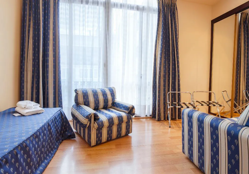 JUNIOR SUITE STANDARD Room, Atlantis, Barcelona