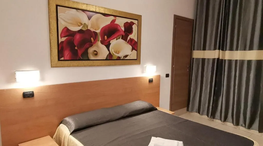 Room, Angelica, Naples