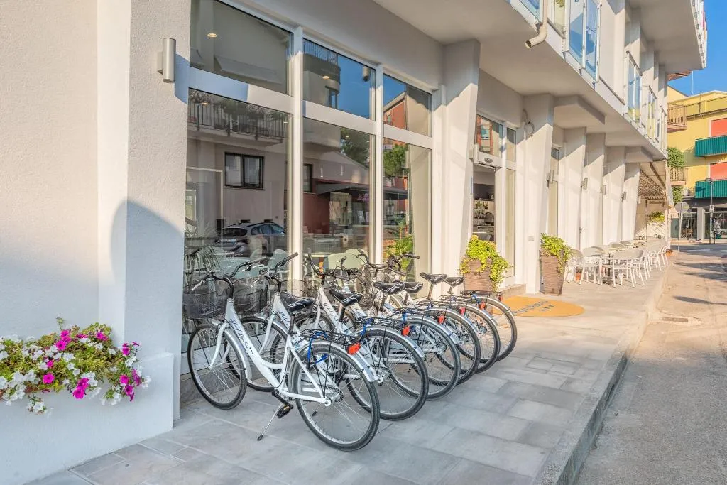 Sports and Entertainment, Hotel Austria, Venice