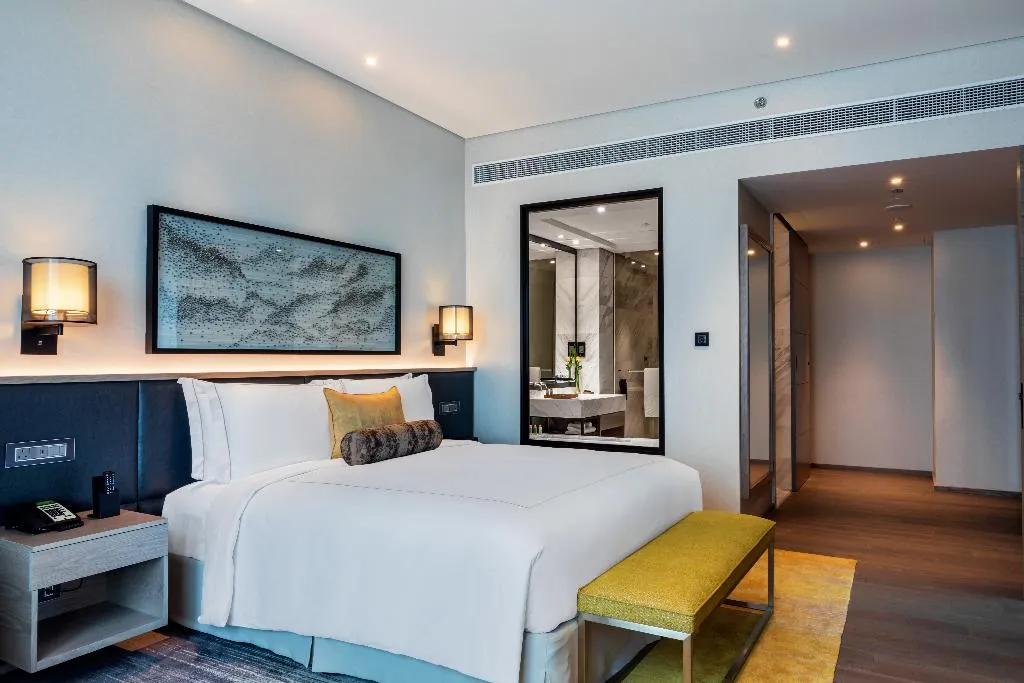 SUITE GOLF VIEW Room, Taj Jumeirah Lakes Towers Dubai, Dubai