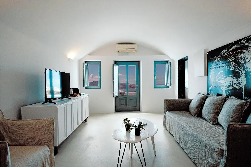 DOUBLE WITH JACUZZI Room, IKIES Santorini, Santorini