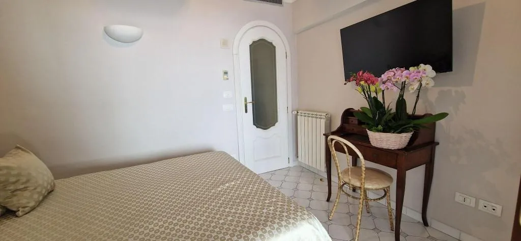 JUNIOR SUITE PARTIAL SEA VIEW Room, La Conca Azzurra, Naples