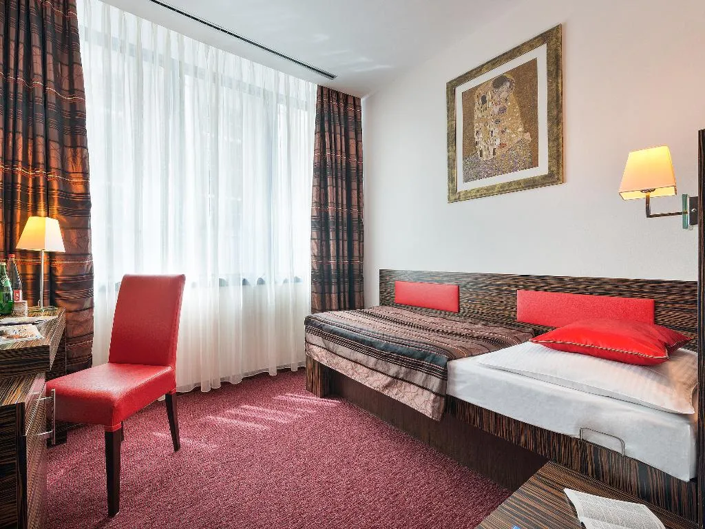 SINGLE STANDARD Room, EA Hotel Crystal Palace, Prague