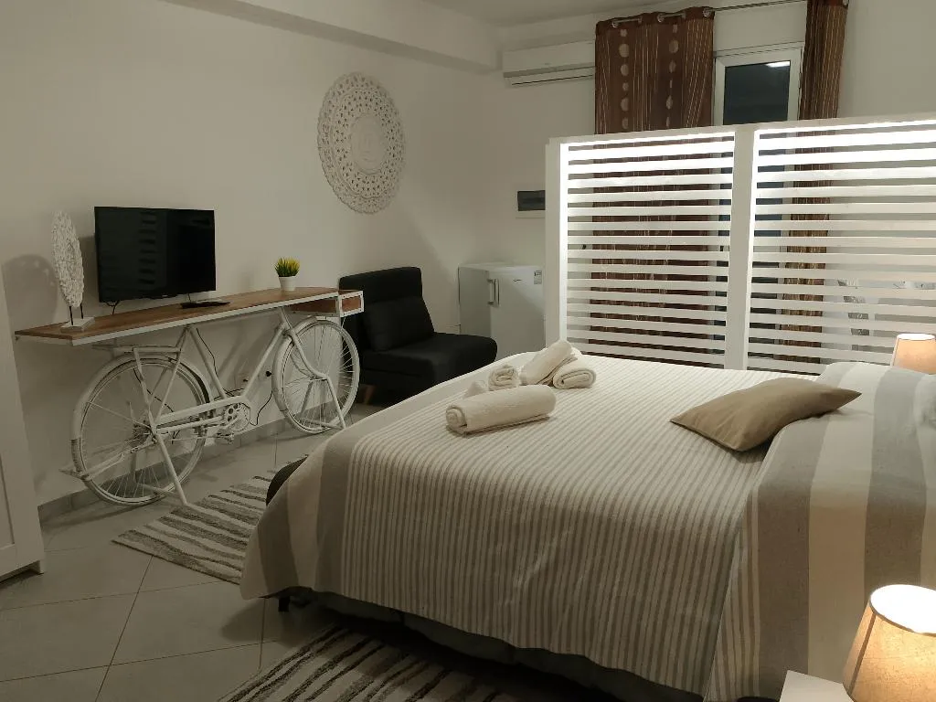 FAMILY ROOM TWO BEDROOMS ONE BATHROOM Room, Signorino Eco Resort & spa, Palermo