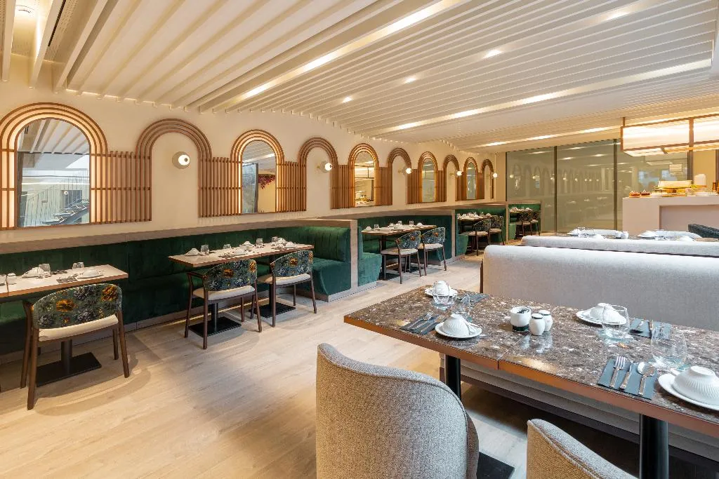 Restaurant, Luster Hotel, Lisbon