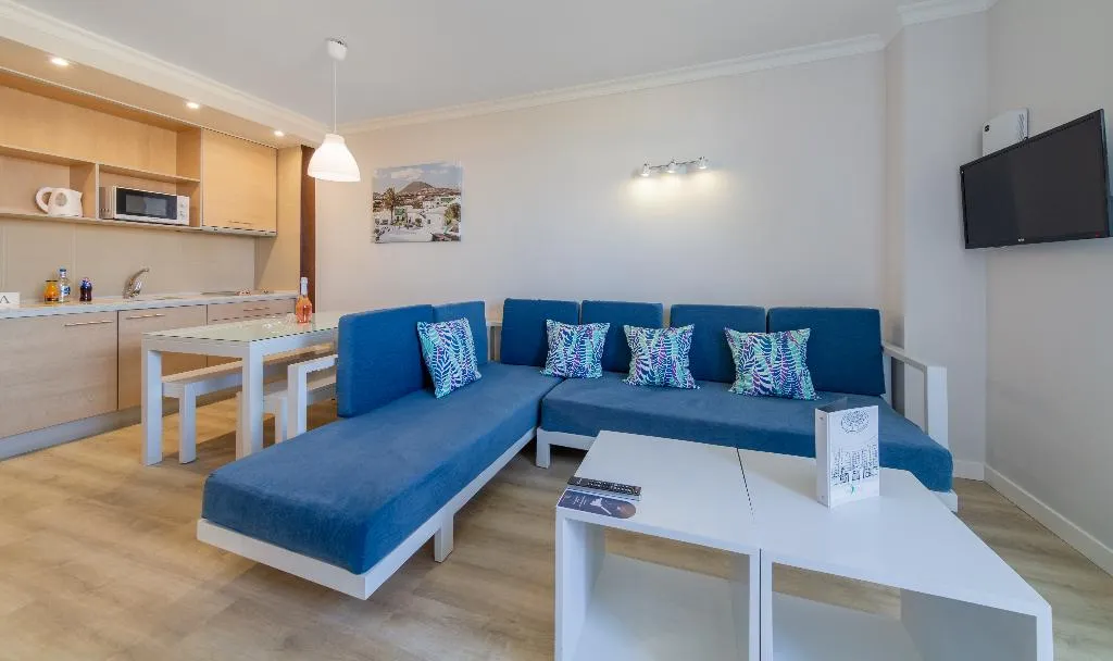 JUNIOR SUITE CAPACITY 4 Room, Los Zocos Impressive Lanzarote, Lanzarote