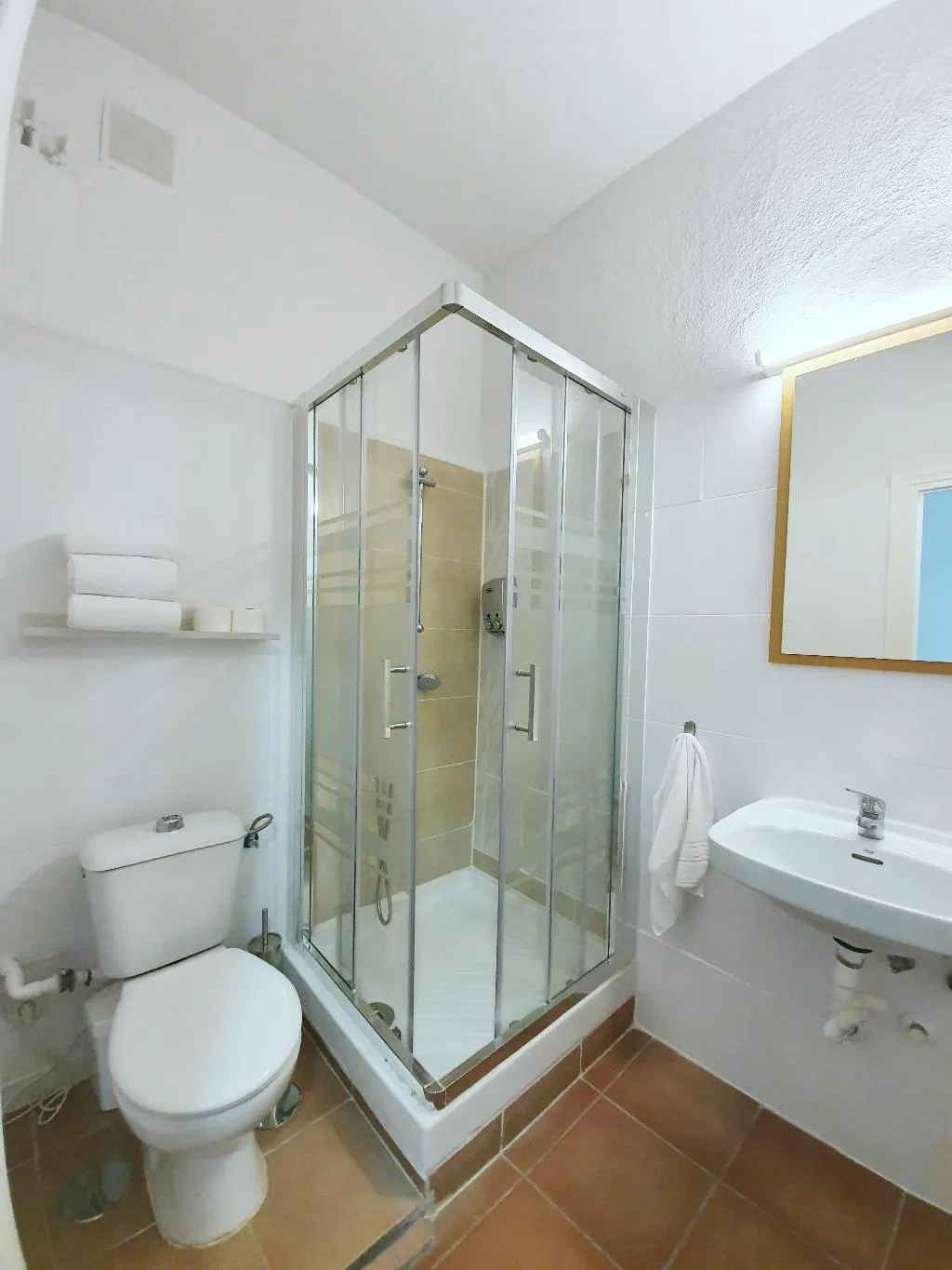 QUADRUPLE STANDARD Room, Hostal Alicante, Madrid