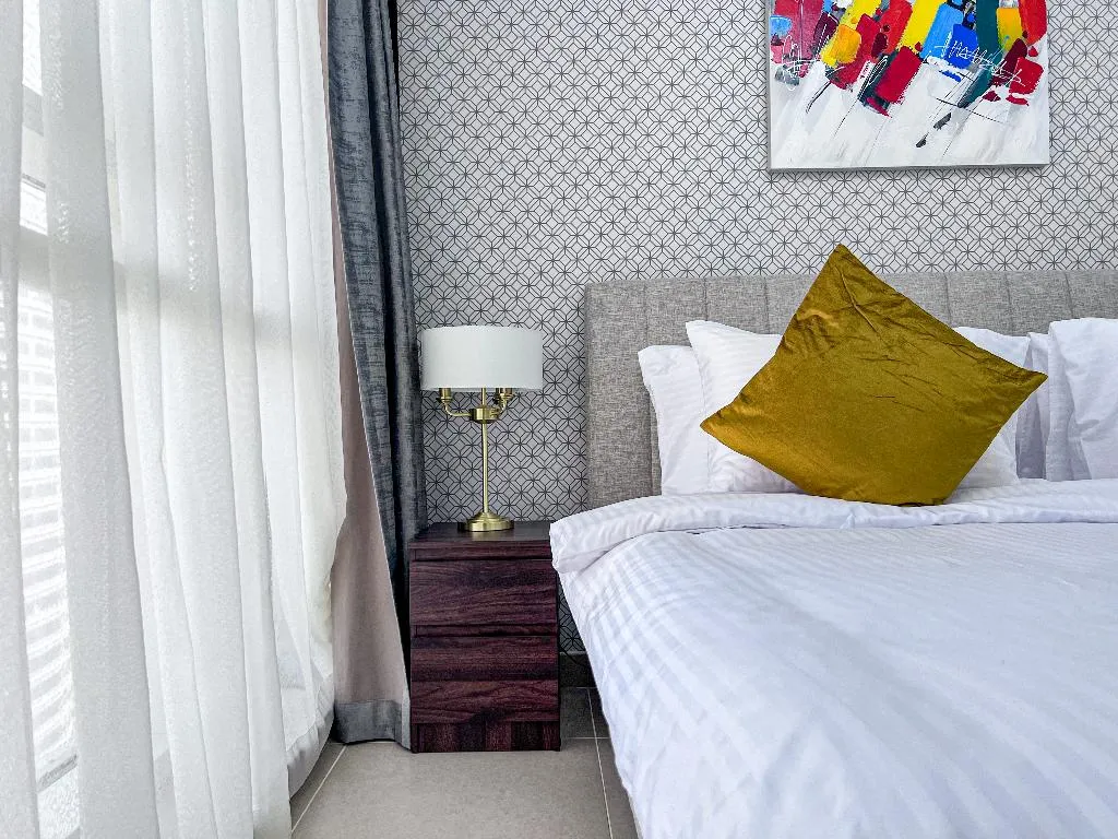 STUDIO BUSINESS Room, Goldcrest Executive, Dubai