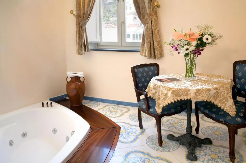 Room, L'Antico Convitto, Naples