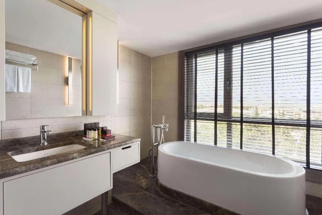 SUITE KING SIZE BED Room, Ramada Plaza by Wyndham Izmir, Izmir