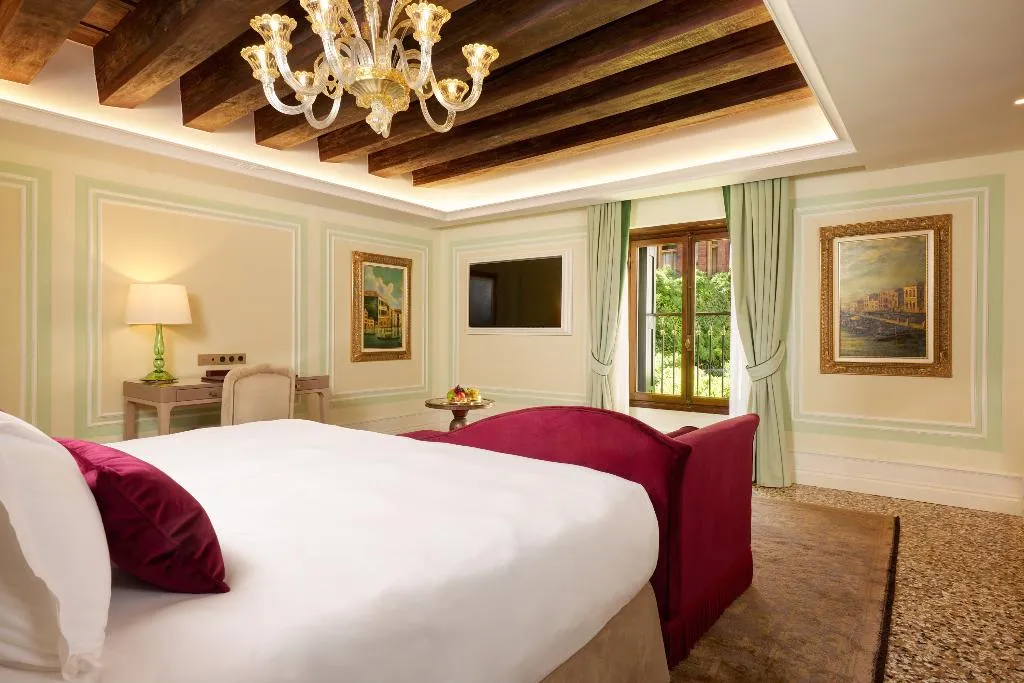 Room, Palazzo Giovanelli e Gran Canal, Venice