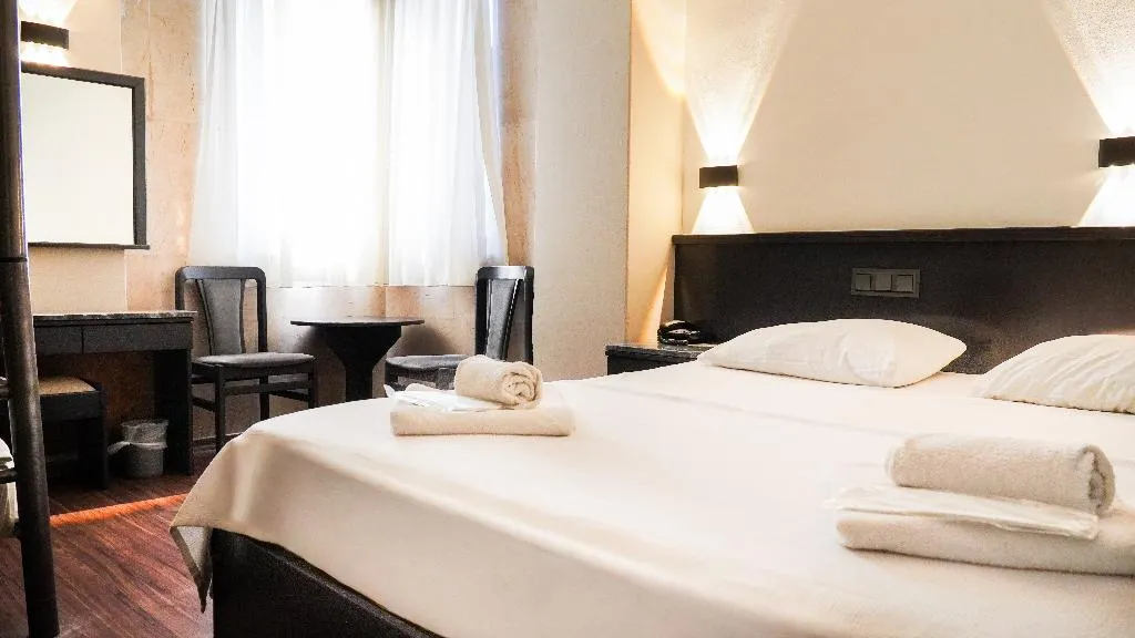 QUADRUPLE STANDARD Room, Güleryüz Hotel 2, Antalya