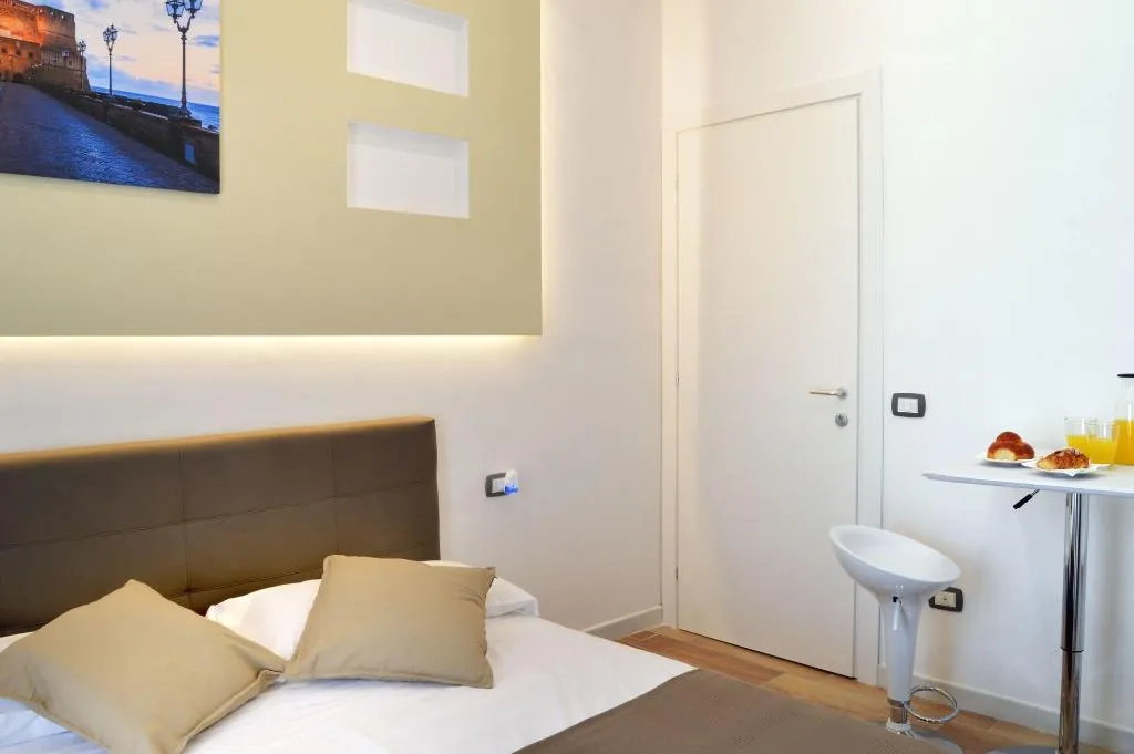 Room, B&B Central Station Napoli, Naples