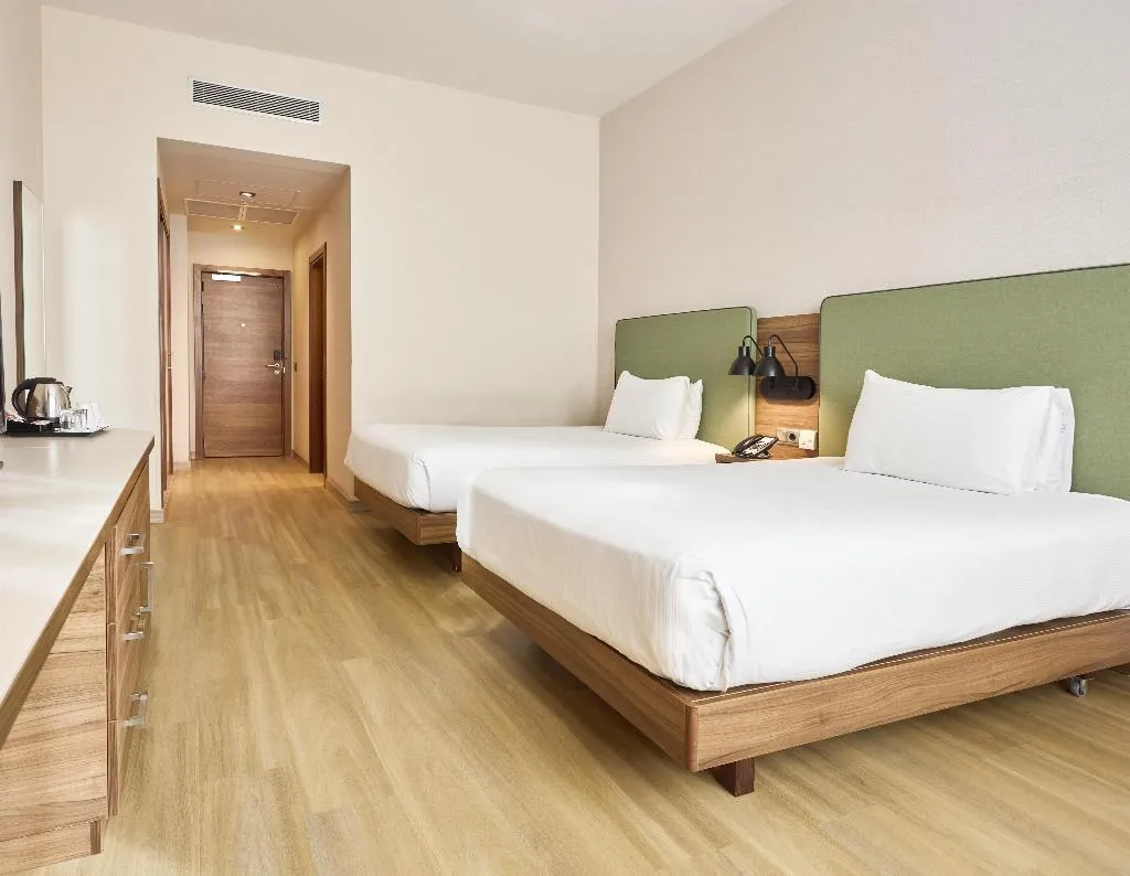 DOUBLE TWO DOUBLE BEDS Room, Hilton Garden Inn Sevilla, Seville