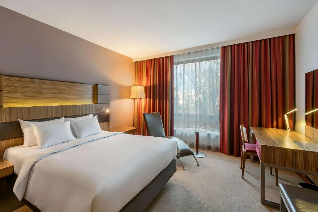 DOUBLE SUPERIOR QUEEN BED Room, Radisson Blu Hotel Krakow, Krakow
