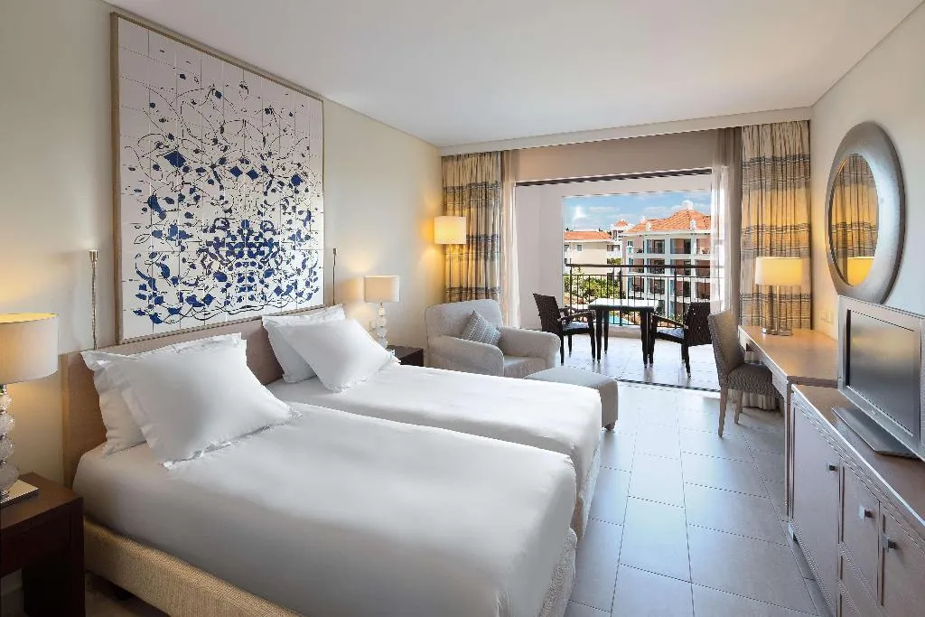 TWIN DELUXE POOL VIEW Room, Hilton Vilamoura As Cascatas Golf Resort & Spa, Algarve
