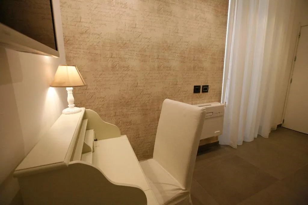 SINGLE STANDARD Room, Relais Piazza del Plebiscito, Naples