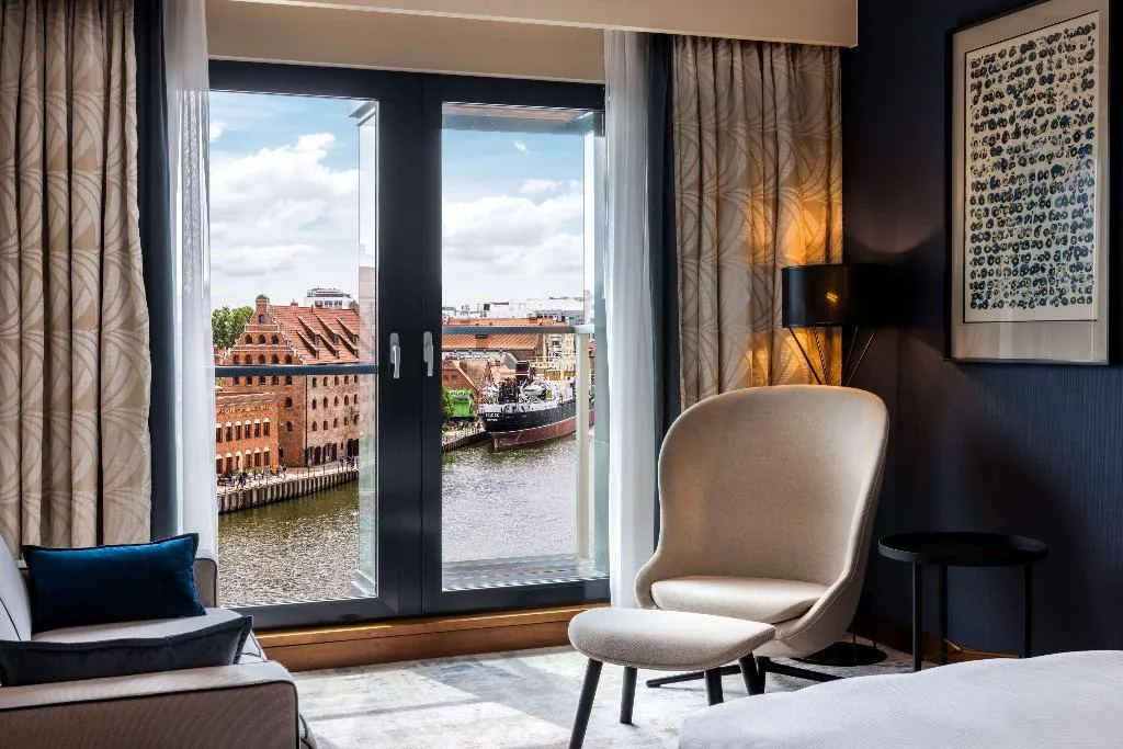 DOUBLE DELUXE RIVER VIEW Room, Hilton Gdansk, Gdansk