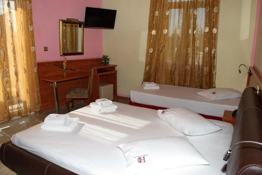 TRIPLE CLASSIC Room, Diethness, Athens