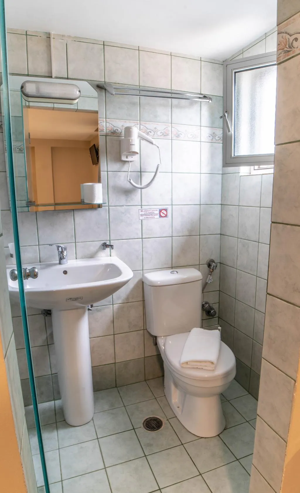 SINGLE STANDARD Room, Anita, Athens