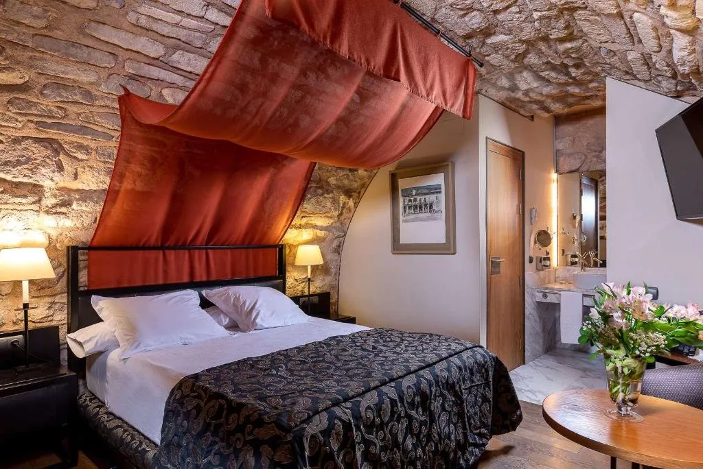 DOUBLE SUPERIOR Room, Parador de Alarcon, Valencia