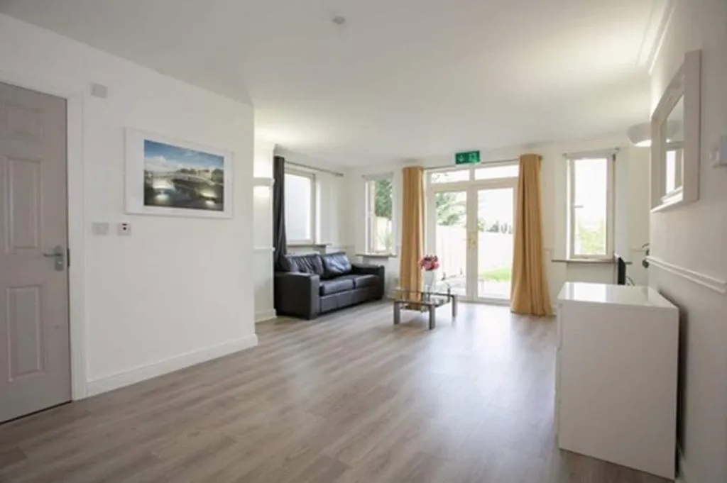 Room, Ballsbridge Townhouse - Merrion Road, Dublin