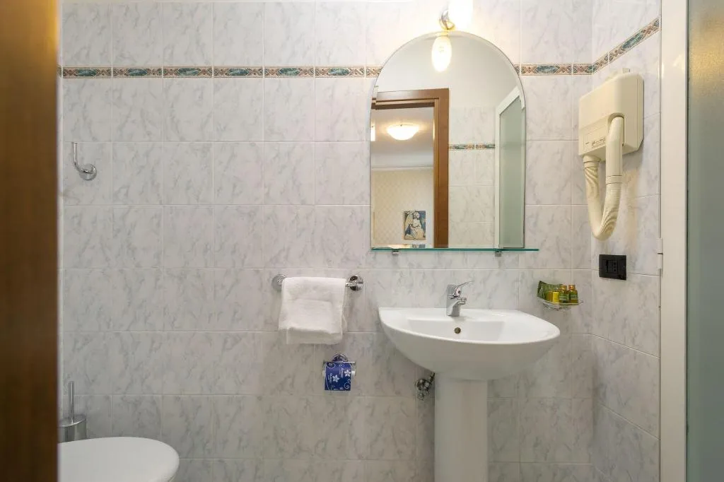 TRIPLE CLASSIC Room, Hotel Boccaccio, Florence