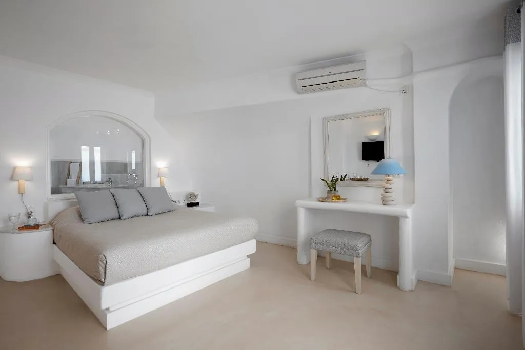 JUNIOR SUITE STANDARD Room, Andromeda Villas, Santorini