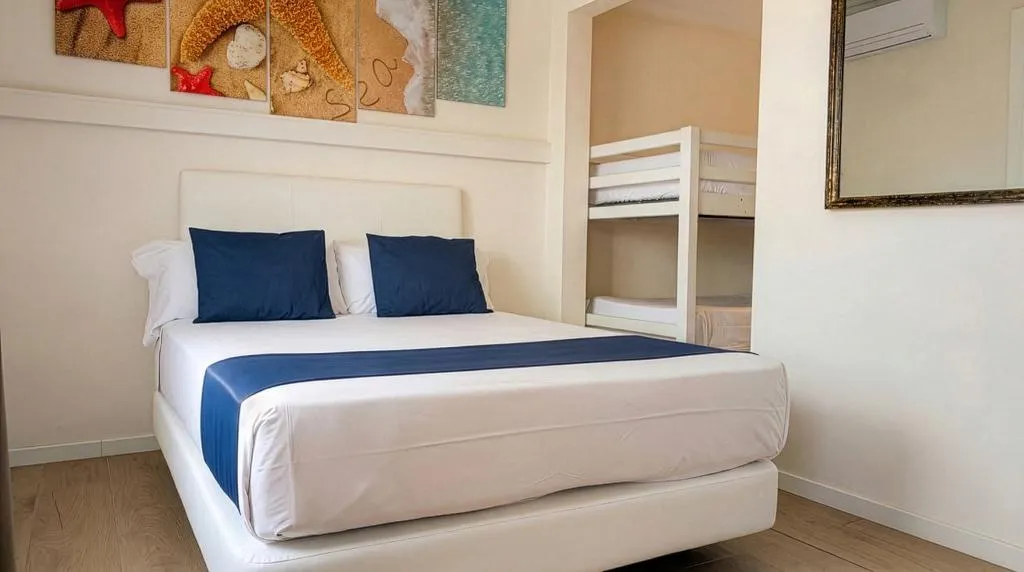 QUADRUPLE WITH BALCONY Room, Hotel Medium Claramar, Costa Brava