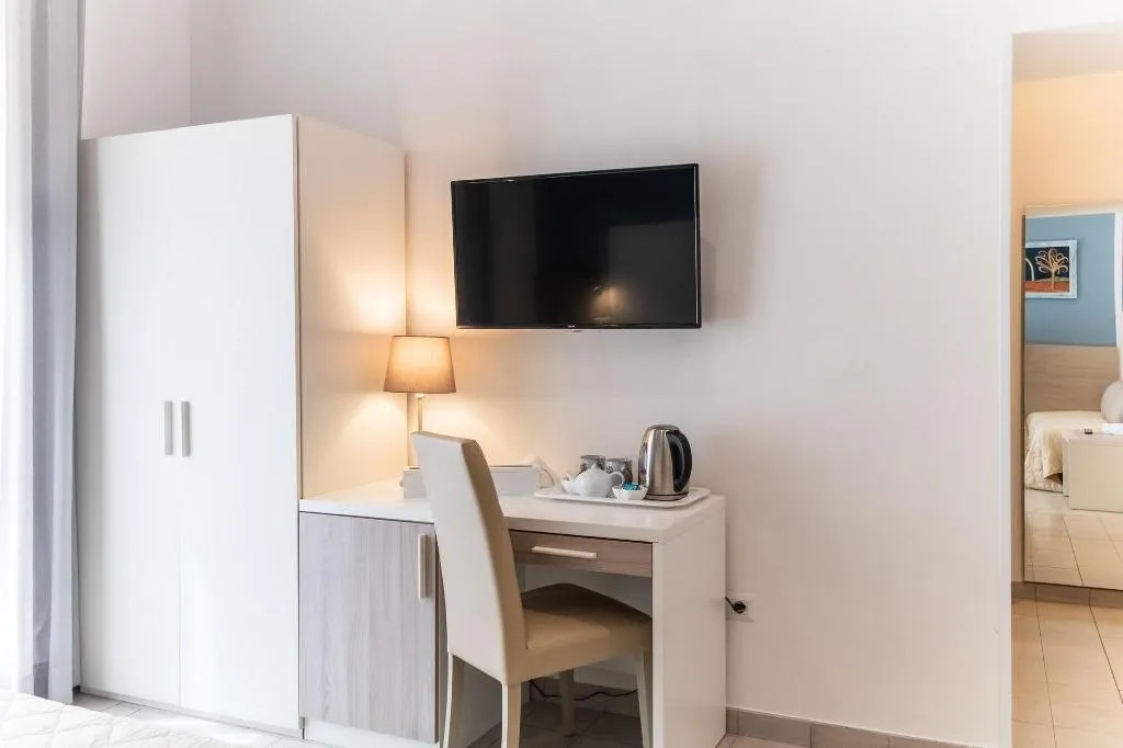 Room, New Gallery, Naples
