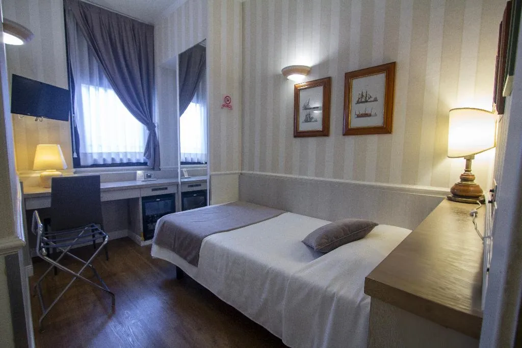 Double or Twin STANDARD Room, Flora, Milan