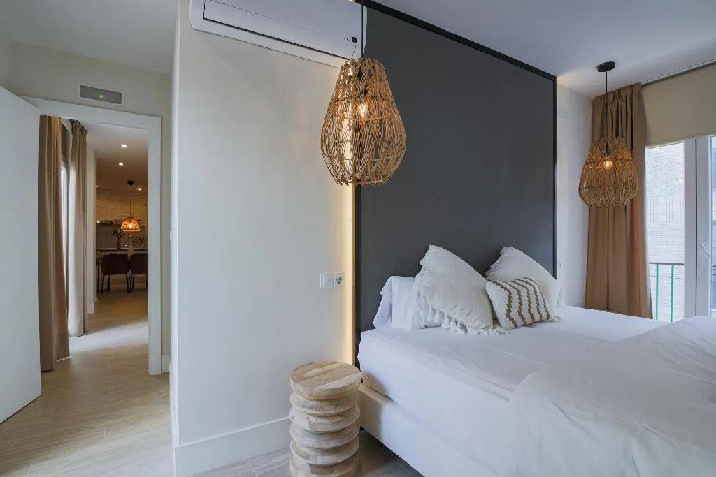 APARTMENT TWO BEDROOMS Room, Magna Sevilla, Seville