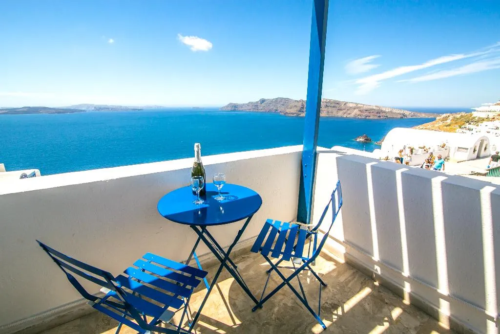 TRIPLE WITH VIEWS Room, Stelios Rooms Golden View, Santorini