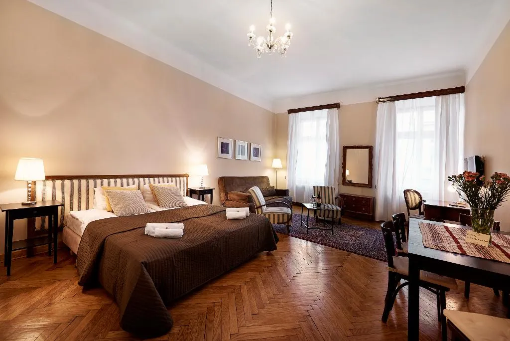 FAMILY ROOM TWO BEDROOMS Room, Gołębia 8 Residence, Krakow
