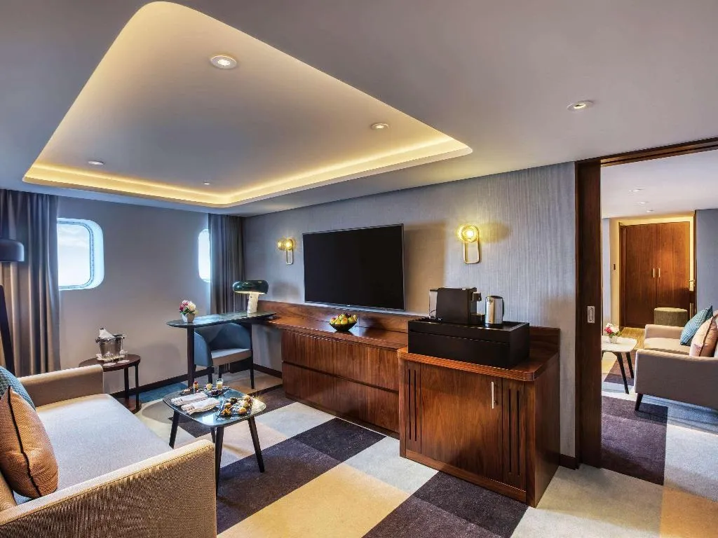 SINGLE STANDARD Room, Queen Elizabeth 2, Dubai