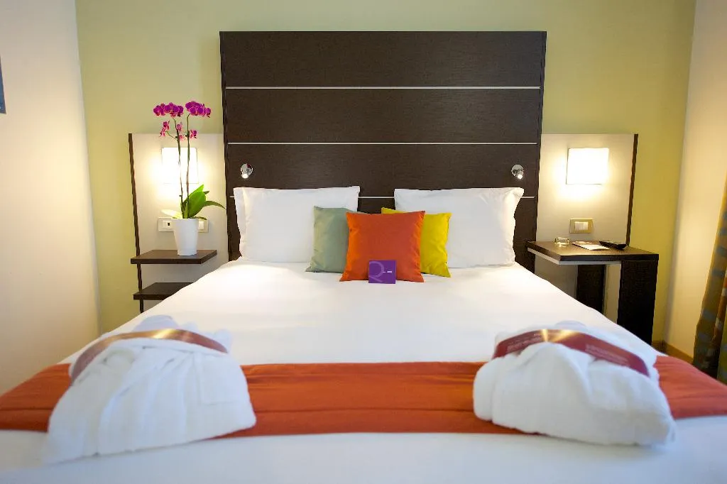 Double or Twin STANDARD Room, Mercure Napoli Centro Angioino, Naples