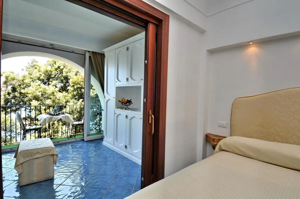 Room, La Conca Azzurra, Naples