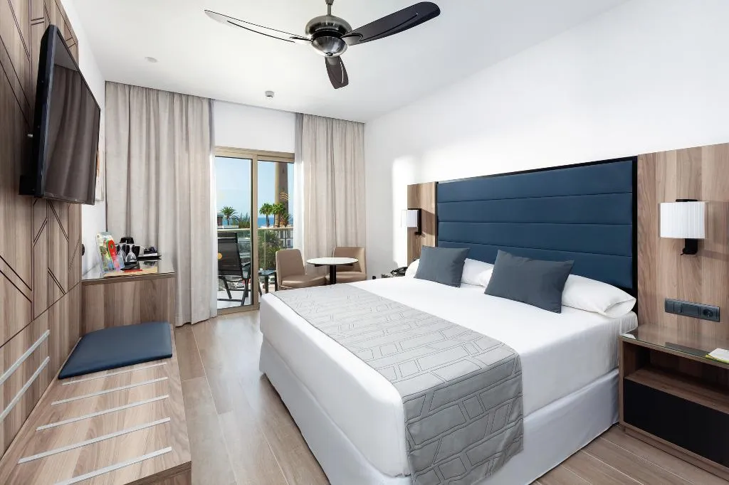 Double or Twin SIDE SEA VIEW WITH BALCONY Room, Hotel Riu Palace Oasis, Gran Canaria