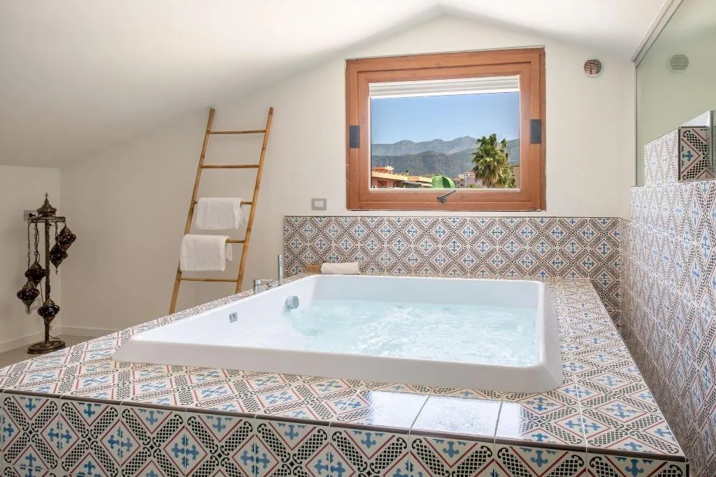SUITE QUEEN SIZE BED Room, Hotel Nice, Naples