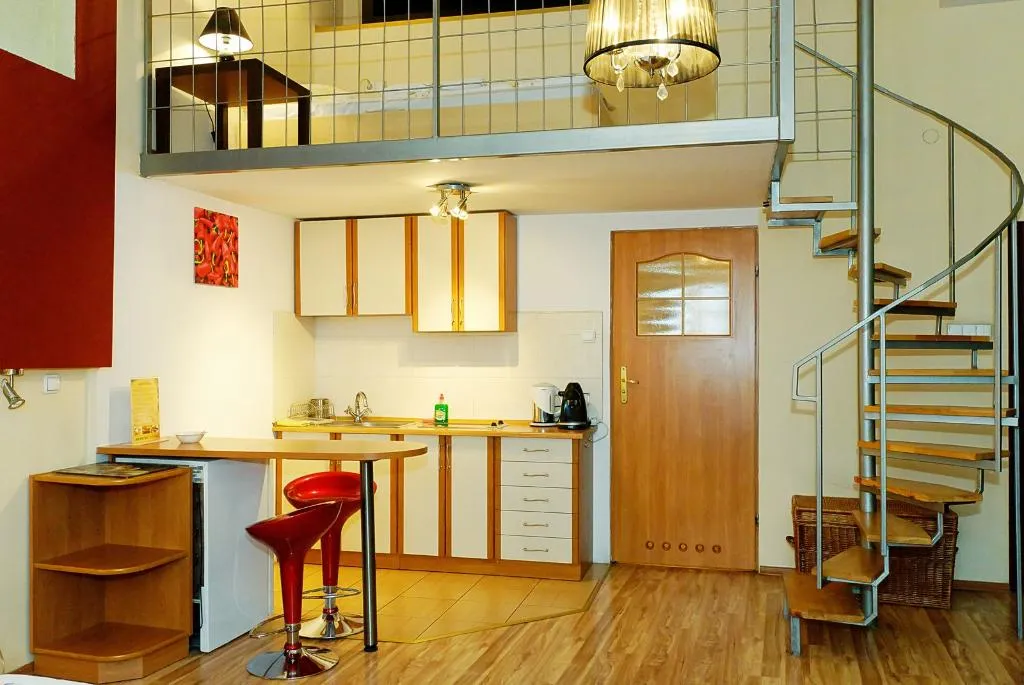 STUDIO CAPACITY 3 Room, P&J Tourist Apartments, Krakow