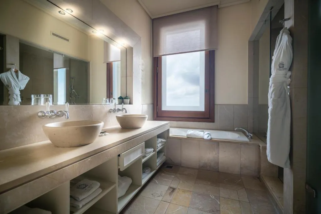 DOUBLE DELUXE MOUNTAIN VIEW Room, METT Barcelona, Barcelona